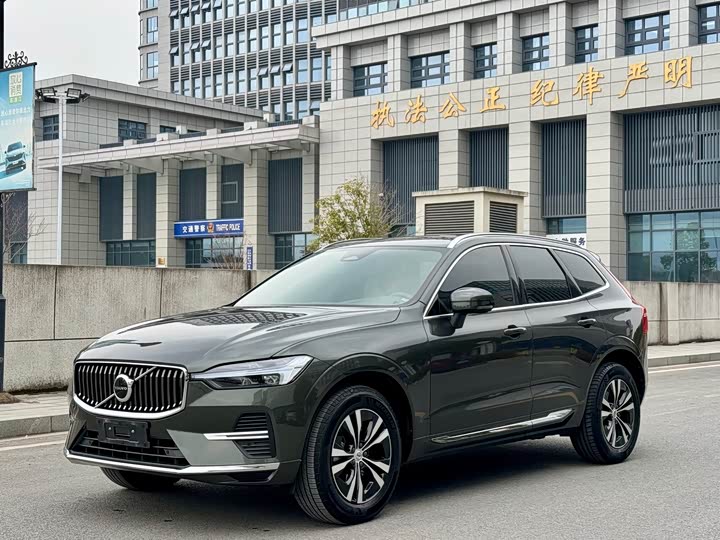 Volvo XC60 2022 B 5 4 WD — фото 1