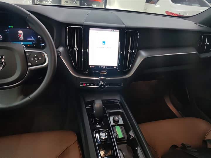 Volvo XC60 2025 B 5 4 WD — фото 14