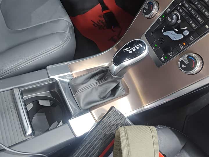 Volvo XC60 2017 T 5 AWD — фото 12