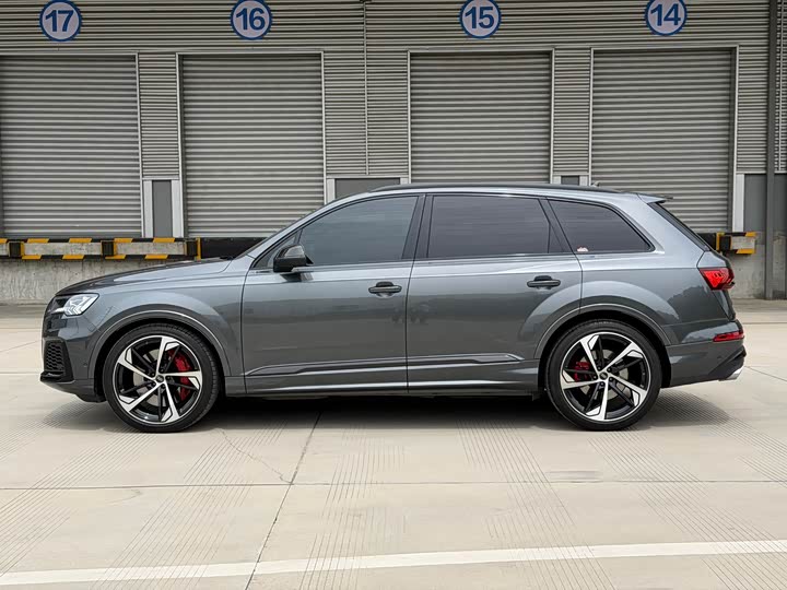 Audi SQ7 2024 4.0 TFSI — фото 29