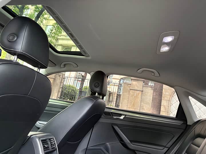 Volkswagen Passat — фото 16