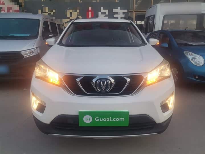 Changan CS15 2016 1.5 L MT — фото 3
