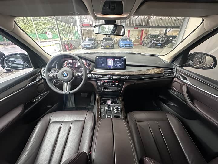 BMW X5 xDrive28i — фото 11
