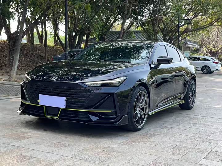 Changan UNI-V 2022 1.5 T — фото 1