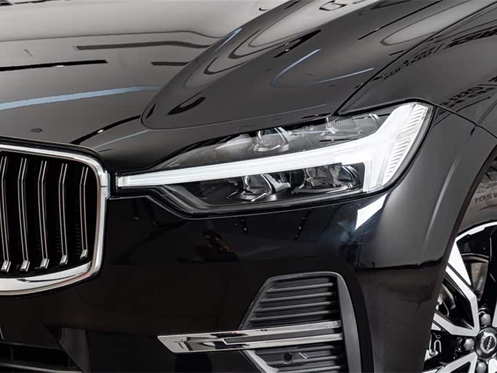 Volvo XC60 2025 B 5 4 WD — фото 4