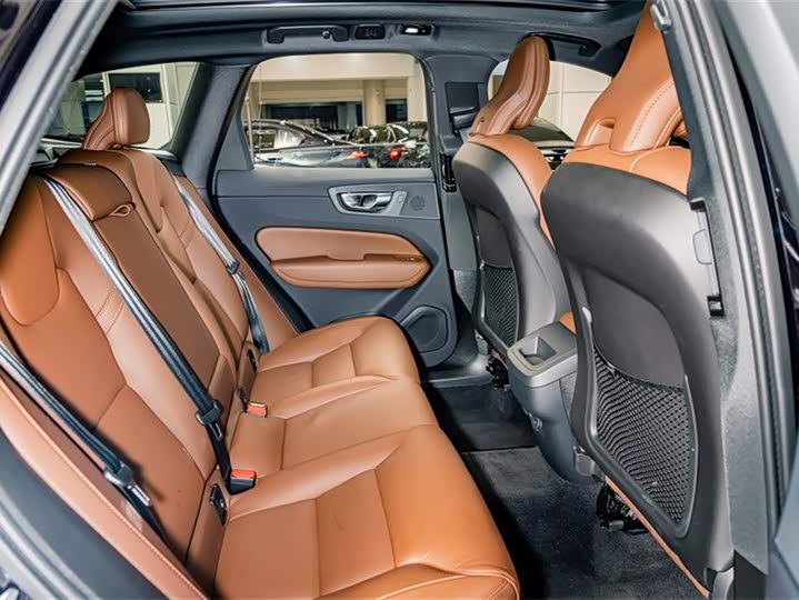 Volvo XC60 2025 B 5 4 WD — фото 21