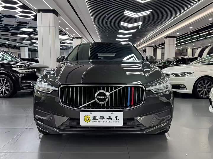 Volvo XC60 2019 T 5 4 WD V — фото 1