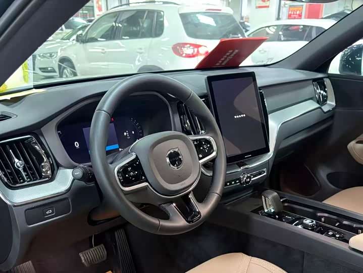 Volvo XC60 2026 B 5 4 WD — фото 7