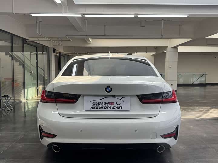 BMW 3 Series 320i спортпакет — фото 6
