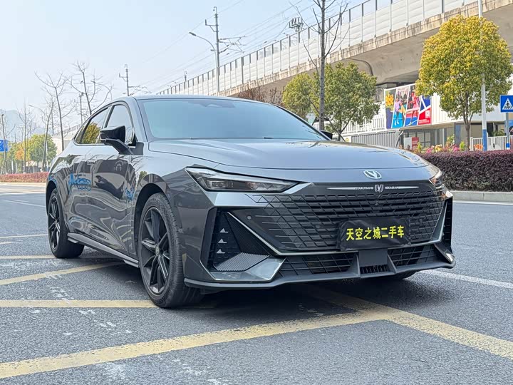 Changan UNI-V 2023 1.5 T Premium — фото 8