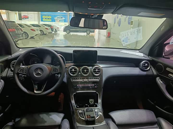 Mercedes-Benz GLC 260 4MATIC люкс — фото 17