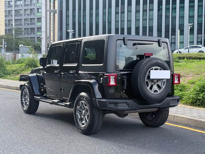 Jeep Wrangler — фото 5