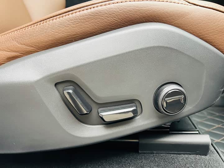 Volvo XC60 2025 B 5 4 WD — фото 13