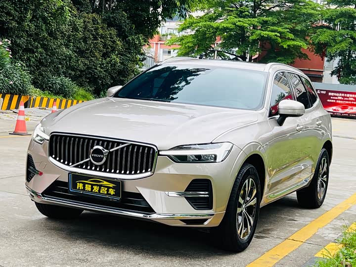 Volvo XC60 2025 B 5 4 WD — фото 1
