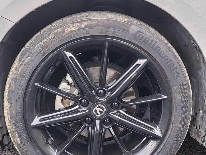 Changan UNI-V 2022 1.5 T Premium — фото 5