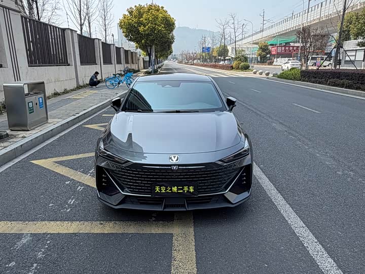 Changan UNI-V 2023 1.5 T Premium — фото 7