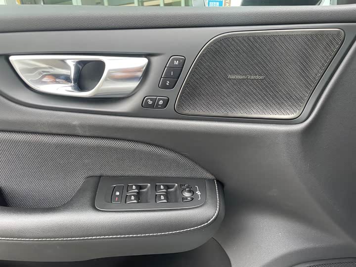Volvo S60 2025 B 5 — фото 10