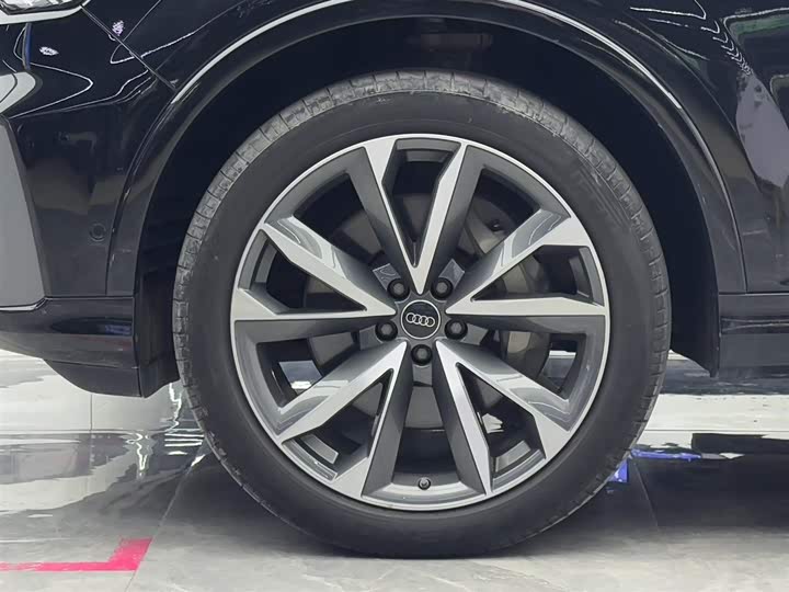 Audi Q7 2023 55 TFSI quattro S line Sport — фото 4