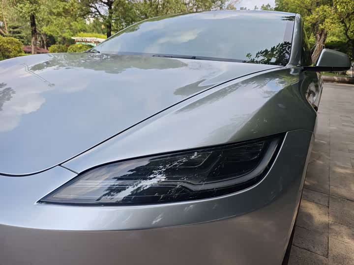 Tesla Model 2025 — фото 17