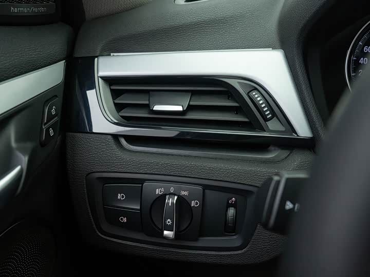 BMW X1 2019 s Drive 20 Li Leading — фото 8