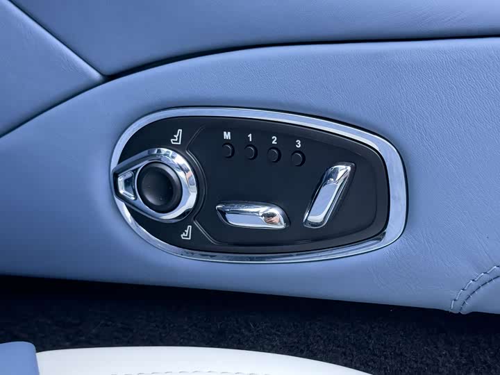 Aston Martin DB11 2023 4.0 T V 8 Volante — фото 25