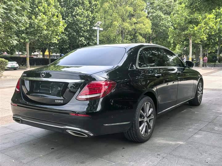 Mercedes-Benz E-Class 2017 E 300 L — фото 4