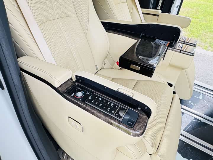 Toyota Alphard — фото 15