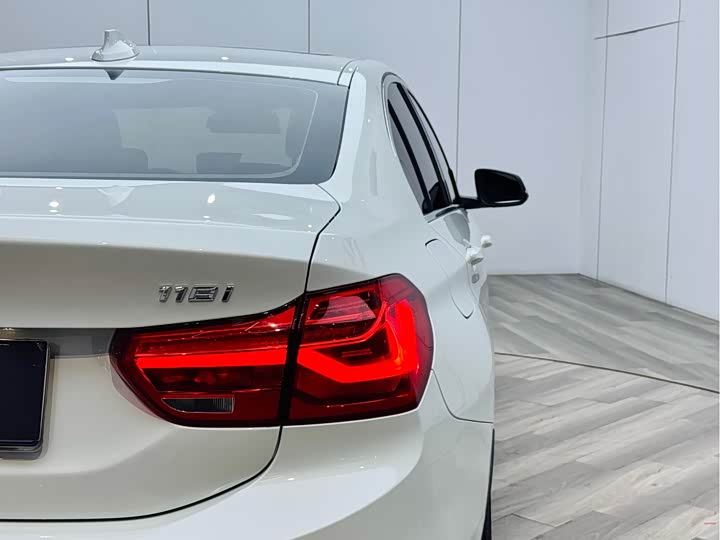 BMW 1-Series 2018 118i Sport — фото 25