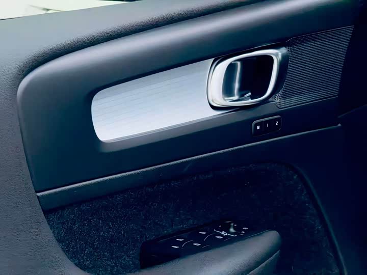 Volvo XC40 2022 T 4 WD — фото 19
