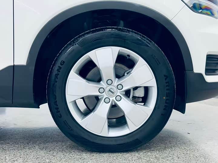 Volvo XC40 2022 T 4 WD — фото 23