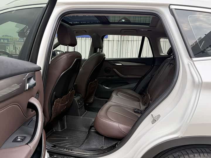 BMW X1 2019 s Drive 18 Li — фото 8