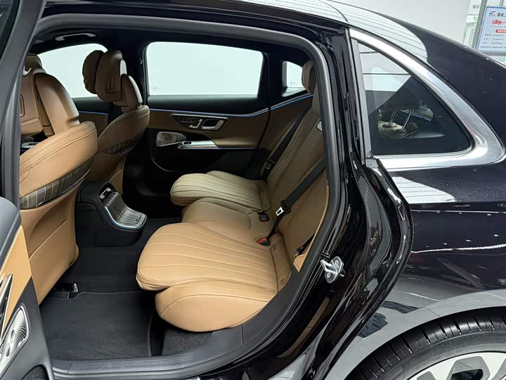 Mercedes-Benz E-Class 2026 E 300 L Luxury — фото 12
