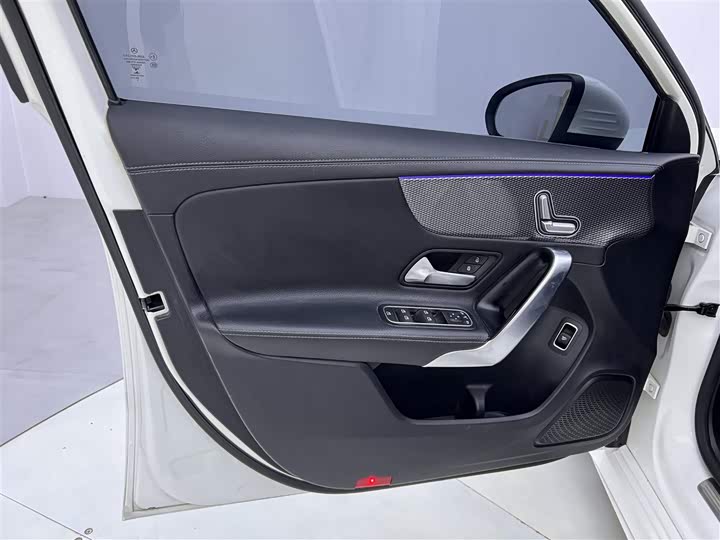 Mercedes-Benz A-Class 2020 A 200 L — фото 17
