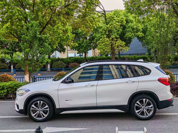 BMW X1 2018 x Drive 20 Li — фото 7