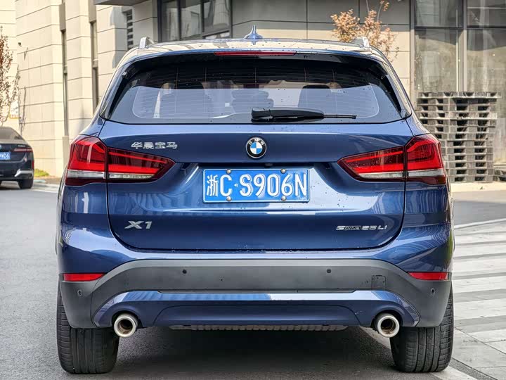 BMW X1 2021 s Drive 25 Li Leading — фото 4