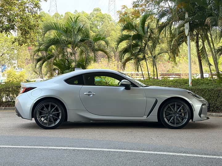 Subaru BRZ 2023 2.4 L MT 10 — фото 7