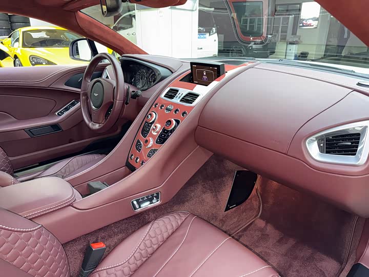Aston Martin Vanquish 2013 6.0 L Standard — фото 15