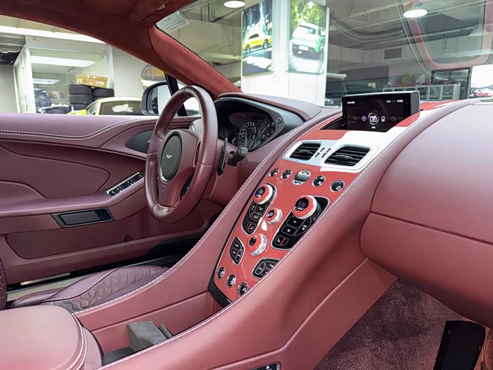 Aston Martin Vanquish 2013 6.0 L Standard — фото 16