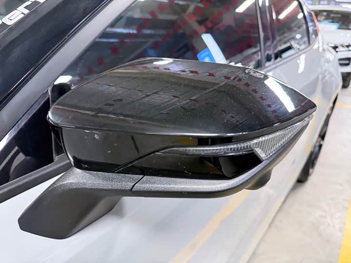 Changan UNI-V 2023 1.5 T — фото 6