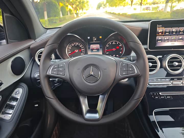 Mercedes-Benz GLC 2017 GLC 200 4 MATIC SUV — фото 11