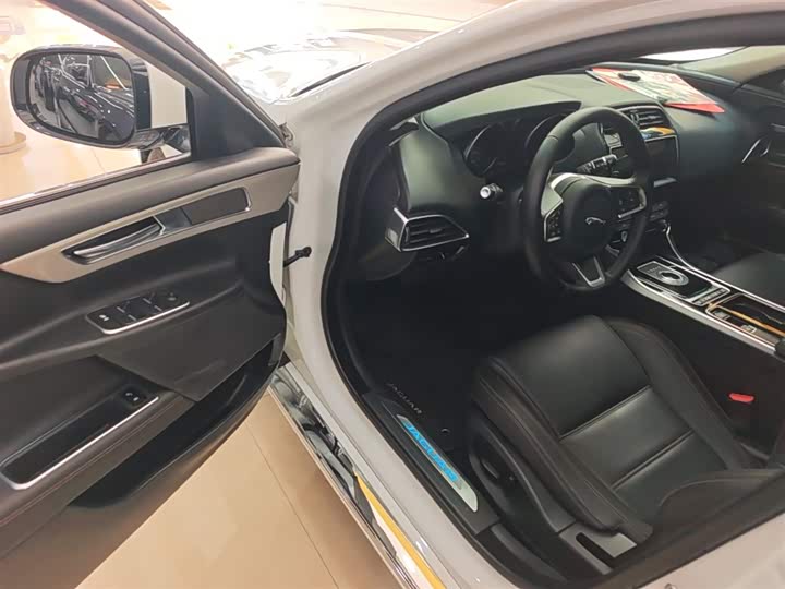 Jaguar XEL 2019 2.0 T 200 PS — фото 16