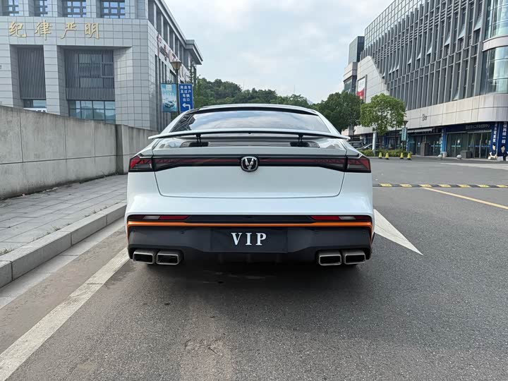 Changan UNI-V 2024 1.5 T Sport — фото 8