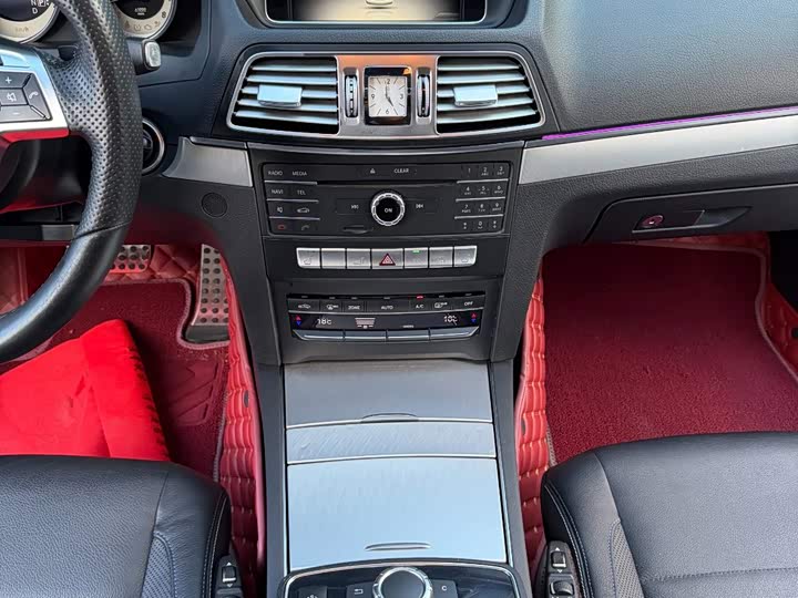 Mercedes-Benz E-Class E 200 — фото 16
