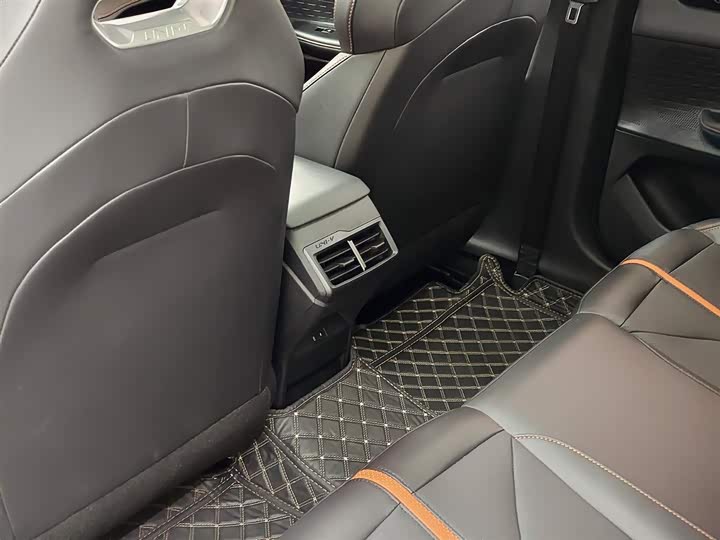 Changan UNI-V 2024 1.5 T Premium — фото 9