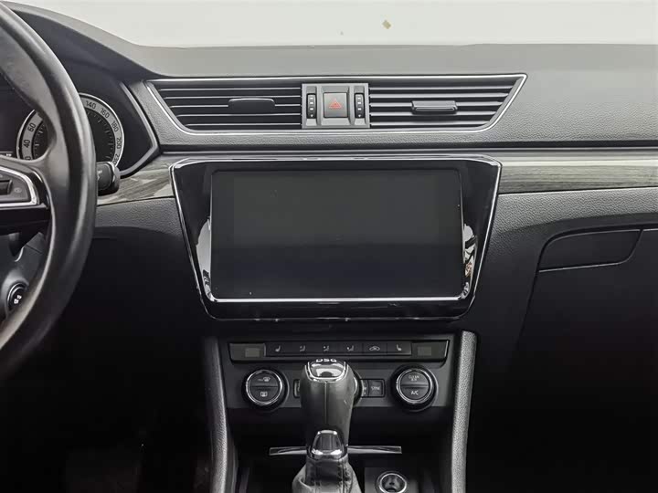 Skoda Superb — фото 12