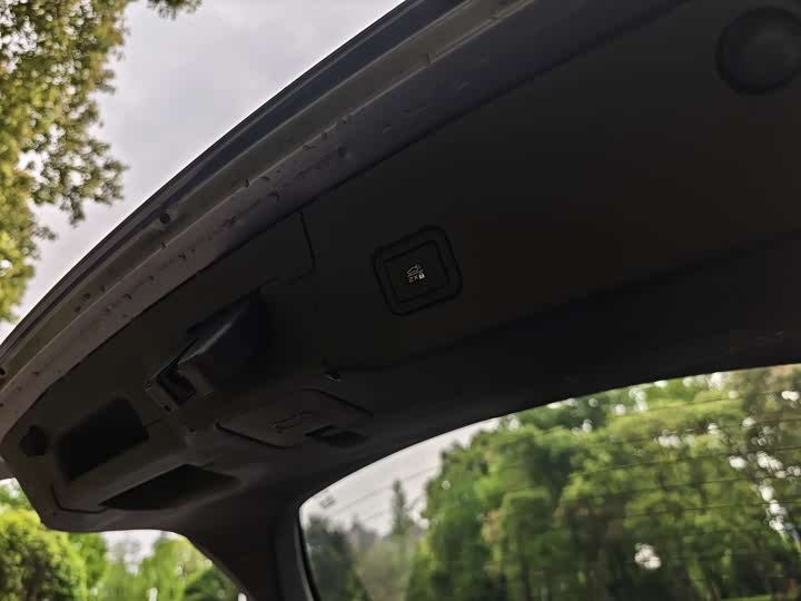 Changan UNI-V 2023 1.5 T Premium — фото 12