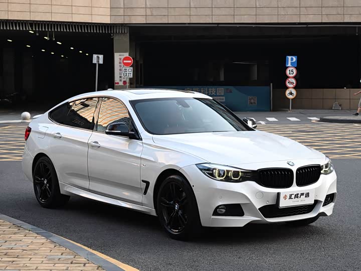 BMW 3-Series 2020 320i M — фото 7