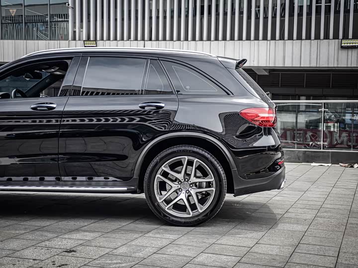 Mercedes-Benz GLC 2018 AMG GLC 63 4 MATIC+ — фото 9