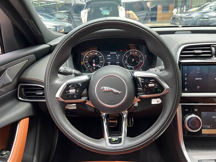 Jaguar XEL 2024 2.0 T 250 PS R-DYNAMIC S — фото 14