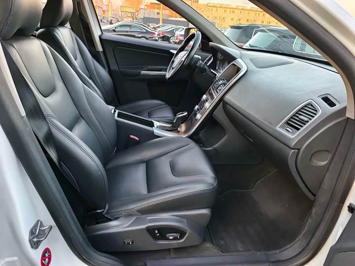 Volvo XC60 2015 T 5 — фото 18